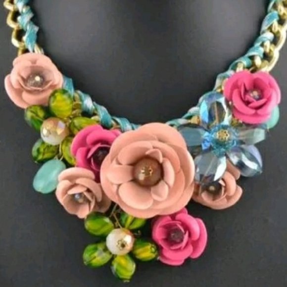 Betsey Johnson Jewelry - SPRING BLING FLOWER NECKLACE
